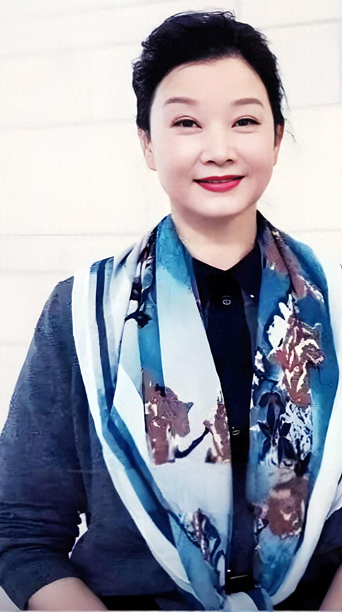 pg电子下载-60岁宋祖英：脸部圆润眼袋明显，同母异父的妹妹是知名演员